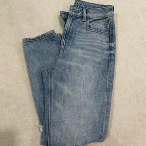 American Eagle, high-waisted, distressed jeans in Size 2
